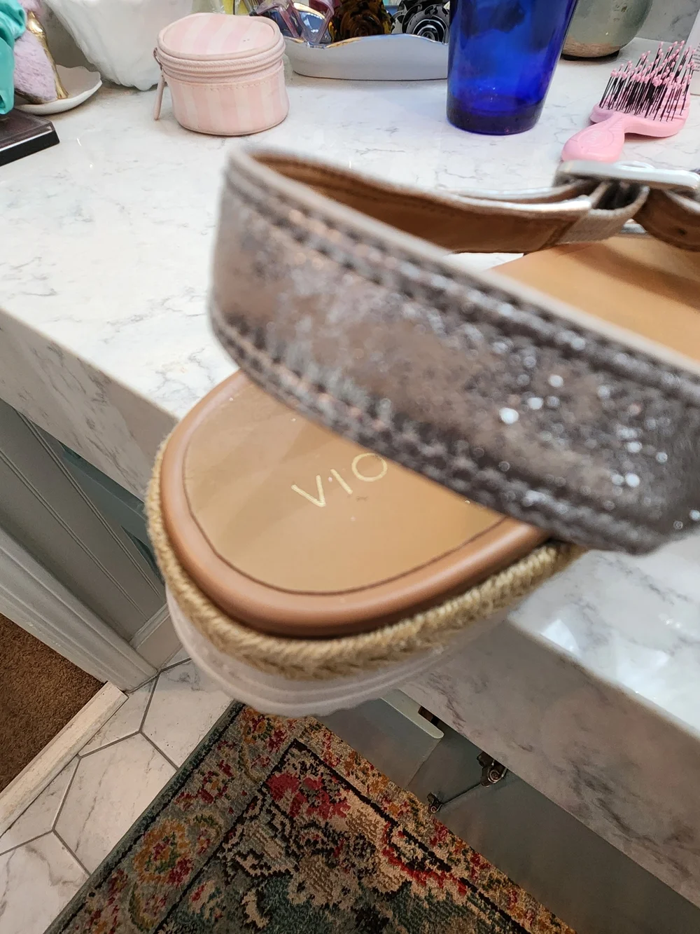 Vionic stylish wedge